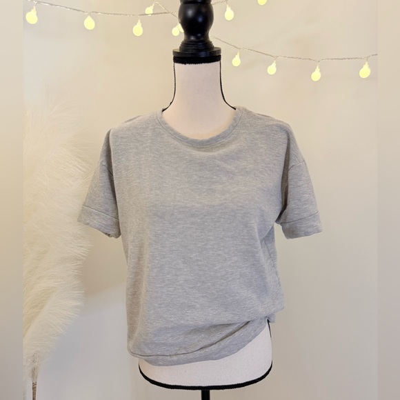 REPUBLIC Tops - 🌾 REPUBLIC Women's Short-sleeved Sweatshirt